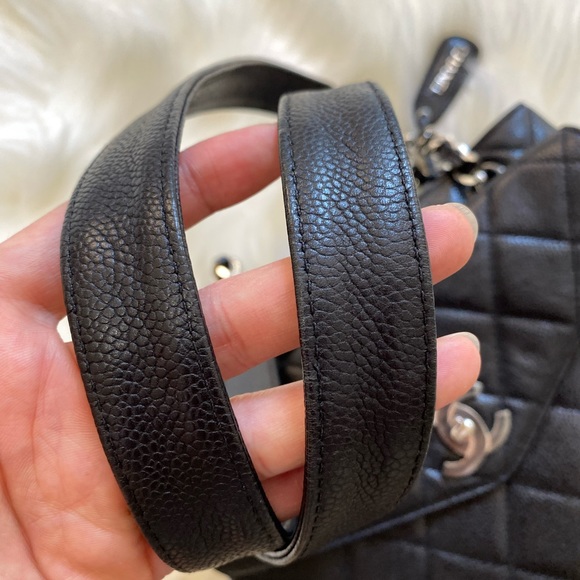 Authentic vintage Chanel caviar CC logo chain shoulder bag - Picture 6 of 16